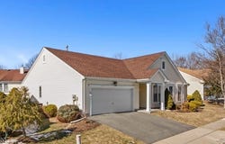 100 Kensington Cir, White Twp., NJ 07823