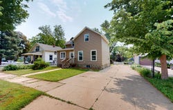 718 E 1ST ST, Storm Lake, IA 50588