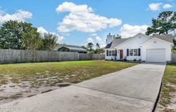 484 Sand Ridge Road, Hubert, NC 28539