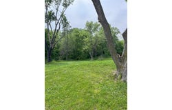 1445 Valley View Dr, Coralville, IA 52241