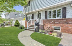 33 Fleetwood Drive, Hazlet, NJ 07730