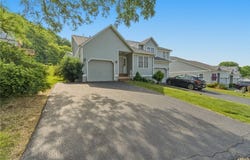 193 Timber Wolf Circle, Syracuse, NY 13209