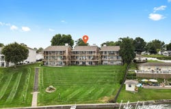 8942 E Hatchery Road, Syracuse, IN 46567