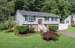 42b Greenwood Rd, Peabody, MA 01960
