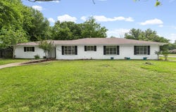 2906 Tanglewood Drive, Commerce, TX 75428