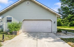 93 S Crossway Road, Marshfield, MO 65706