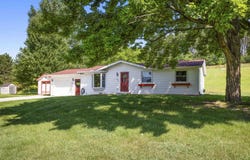 390 BLAINE Street, IOLA, WI 54945