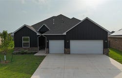 10617 Little Sallisaw Creek Drive, Yukon, OK 73099
