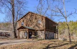 947 Saddler Falls Road, Mammoth Spring, AR 72554