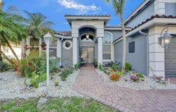 1322 NW 139th Ave, Pembroke Pines, FL 33028