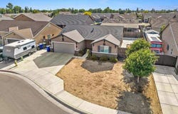 703 Tulip Circle, Dinuba, CA 93618