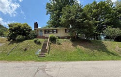 355 W Third Avenue, Madison, WV 25130