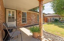806 S Meadow Lane, Mustang, OK 73064