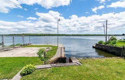 4 Lake Avenue, Tiverton, RI 02878