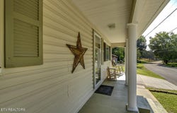 611 E Race St, Kingston, TN 37763