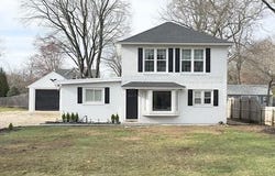 3 Oak Street, Saint James, NY 11780
