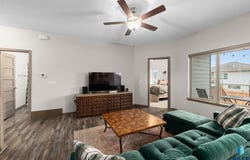 2229 S Creekview Ave, Sioux Falls, SD 57106