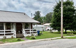 208 CHARLES Street, Benton, IL 62812