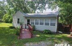 632 E Searing Street, Carbondale, IL 62901