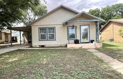 2112 N 1st Street, Tahoka, TX 79373