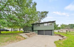 6707 N Flora Avenue, Gladstone, MO 64118