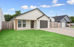 207 S Madison Street, McGregor, TX 76657