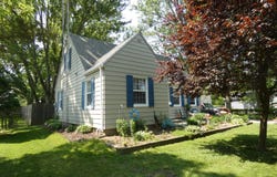 6 Poplar Street, Three Oaks, MI 49128