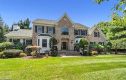 4 Michelle Ct, Harrington Park Boro, NJ 07640-1200
