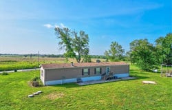 24910 S Oak Avenue, Peculiar, MO 64078