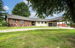 283 Bellflower Ln, Marshfield, MO 65706
