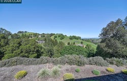 3136 Ptarmigan Dr, Walnut Creek, CA 94595