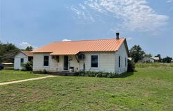 521 N 5th Street, Crowell, TX 79227