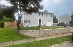 16 Herbert Ln, Hackettstown Town, NJ 07840-2504