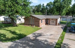 608 W 7th St, Haysville, KS 67060