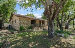 200 3rd Street, Glen Rose, TX 76043