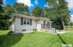 404 E 5TH Street, Mackinaw, IL 61755