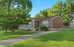9212 N Pirogue Ct, Jeffersontown, KY 40299