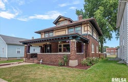 215 E MARKET Street, Taylorville, IL 62568