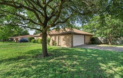 300 Travis Lane, Hewitt, TX 76643