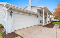 1750 LOST DAUPHIN Road, DE PERE, WI 54115-1712