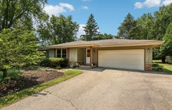 W307n6939 Bette Ann Dr, Hartland, WI 53029