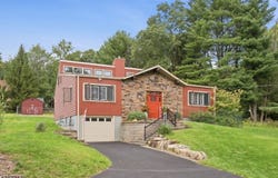 4 Spring Ln, Washington Twp., NJ 07853-3551