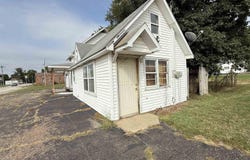 104 S MAIN Street, Smithfield, IL 61477