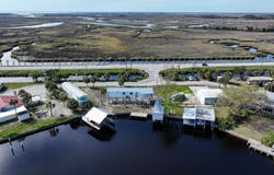 27 SE 228TH ST, Suwannee, FL 32680