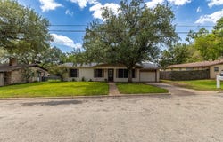 810 S Welhausen Avenue, Shiner, TX 77984