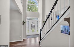 8 CLEMENT COURT, COLUMBUS, NJ 08022