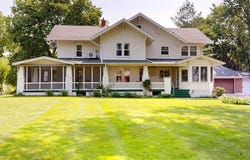 1231 E College St, IowaCity, IA 52245
