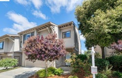 6656 Charing Cross Rd, Oakland, CA 94618