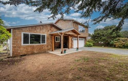 1145 NEWPORT AVE, Bandon, OR 97411