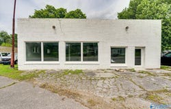 125 W Indiana Avenue, Whitwell, TN 37397